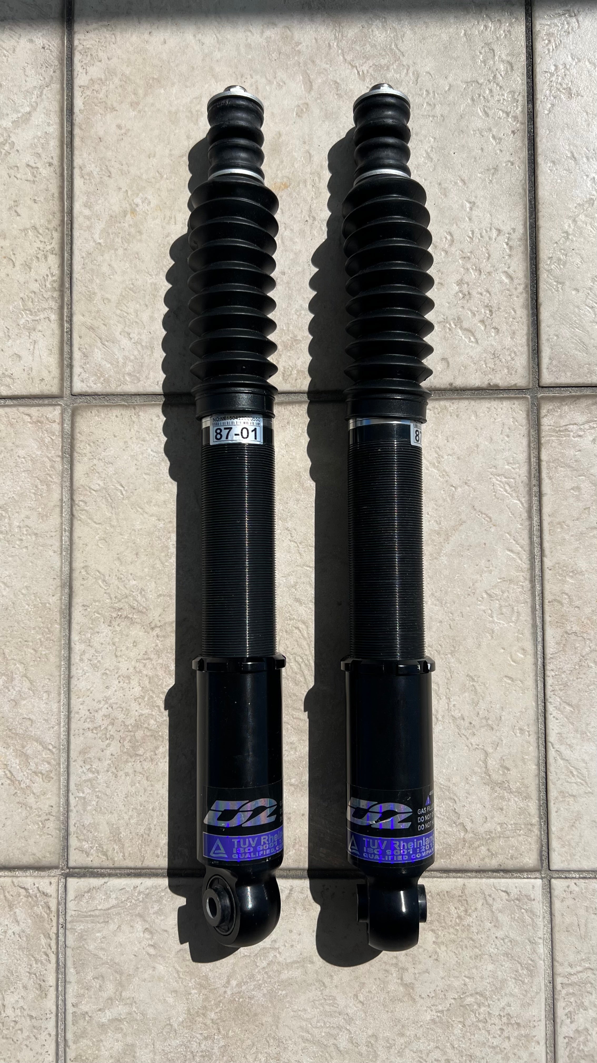 W124/190 E Rear Dampening Shocks – Benz Wagons